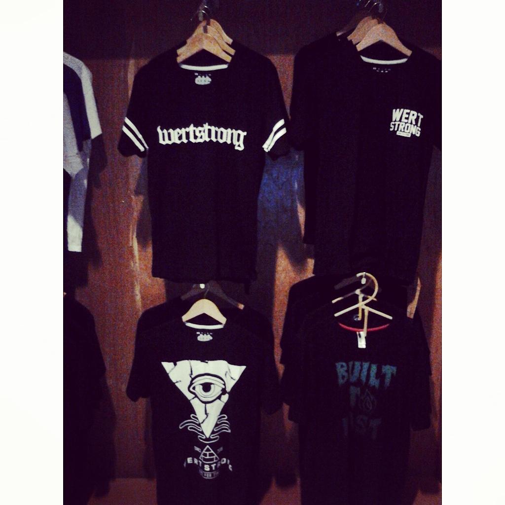 wertstrongcloth's tweet photo. Article kita juga tersedia di sini guys @MEDIUMSTORE1 hajar!! http://t.co/CpJlP0C5Lv