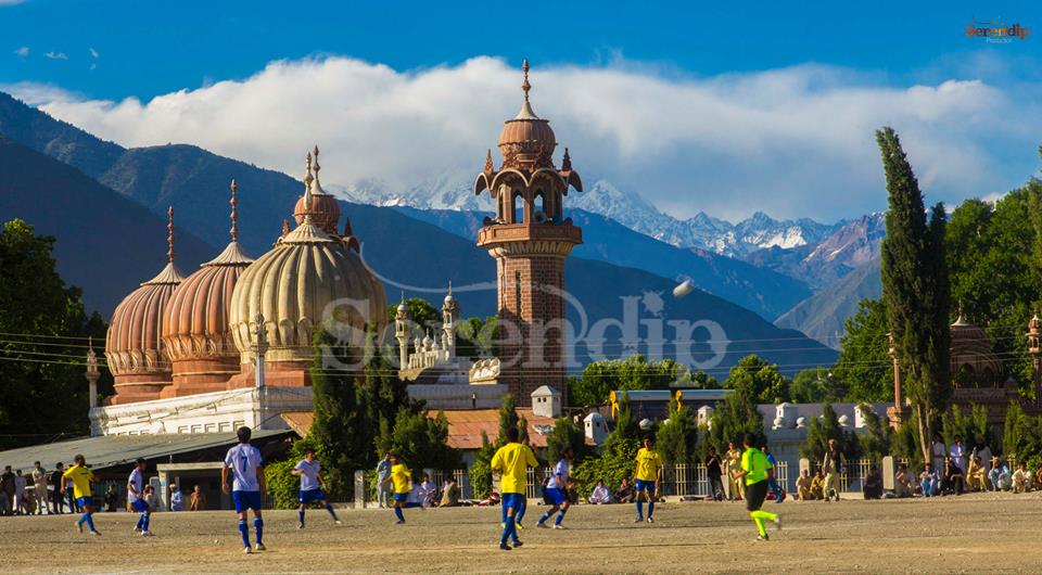 SerendipTV's tweet photo. Have you ever wondered, that why do people meditate in mountains? Shahi Mosque in Chitral might have some answers. http://t.co/zX18w3CKT4