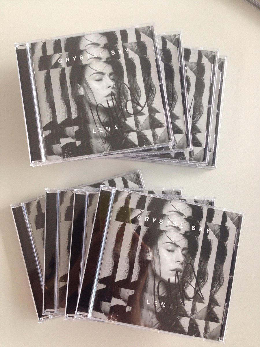 vivaonline's tweet photo. Aufgepasst! Wir verlosen 8 x das handsignierte Album "Crystal Sky" von @Lenas_view ! Einfach retweeten! Viel Glück 🍀 http://t.co/t0qrvem1fz
