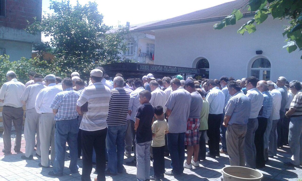 #AliCanVural son yolculuğuna uğurlandı
etha.com.tr/Haber/2015/07/… #Unutmadık #SurucunKatiliniBiliyoruz