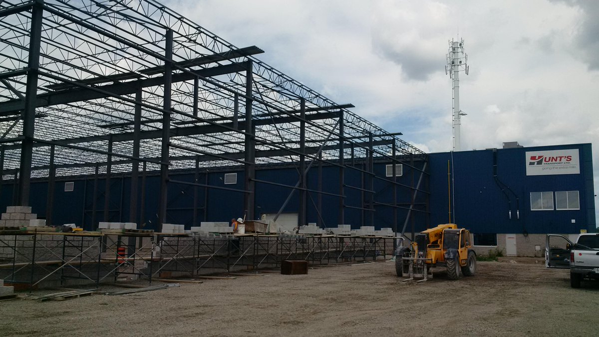 specbuild's tweet image. Installing Exterior Blocks! #InspiredConstruction #DesignBuilt #NewBuild #Masonry #DIwSPEC