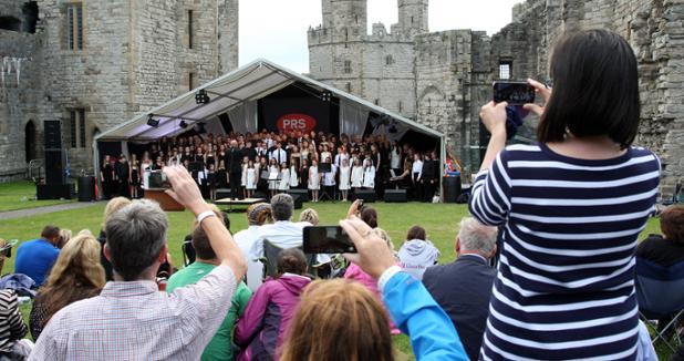 PRSforMusic's tweet photo. .@CorGlanaethwy and @ElinFflur conquered the #SoundMakeover castle… http://t.co/ppkUZTRt3i http://t.co/FyJAdKuLgO