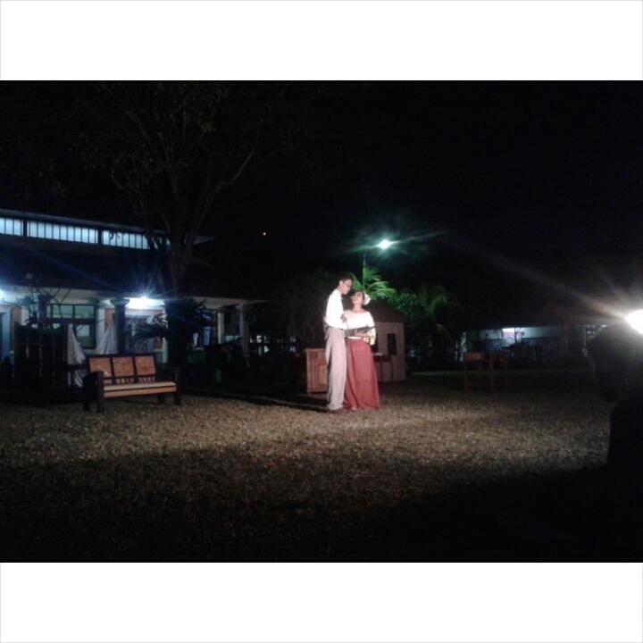 Haii semuanyaa, lagi bermalam di sekolah nih. Kita lagi gladi pertama lo, gak nyangka udah deket yaaa ;)