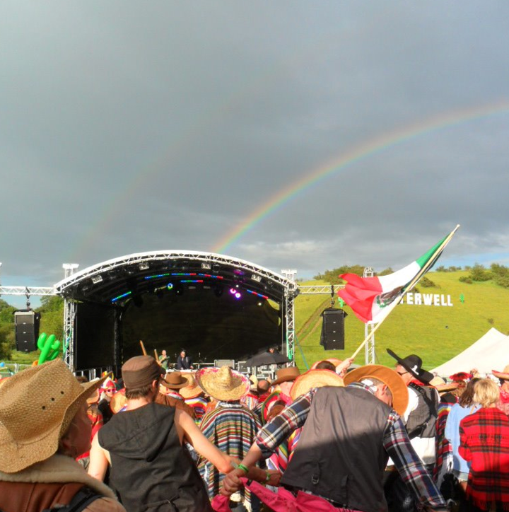 Somewhere over the rainbow... Winterwellians party like it's 1967!