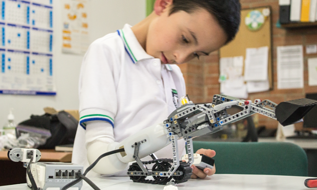 guardian's tweet photo. The Lego prosthetic arm that kids can hack themselves http://t.co/4JOmJ2wUQX http://t.co/CVRaZ1nGFT