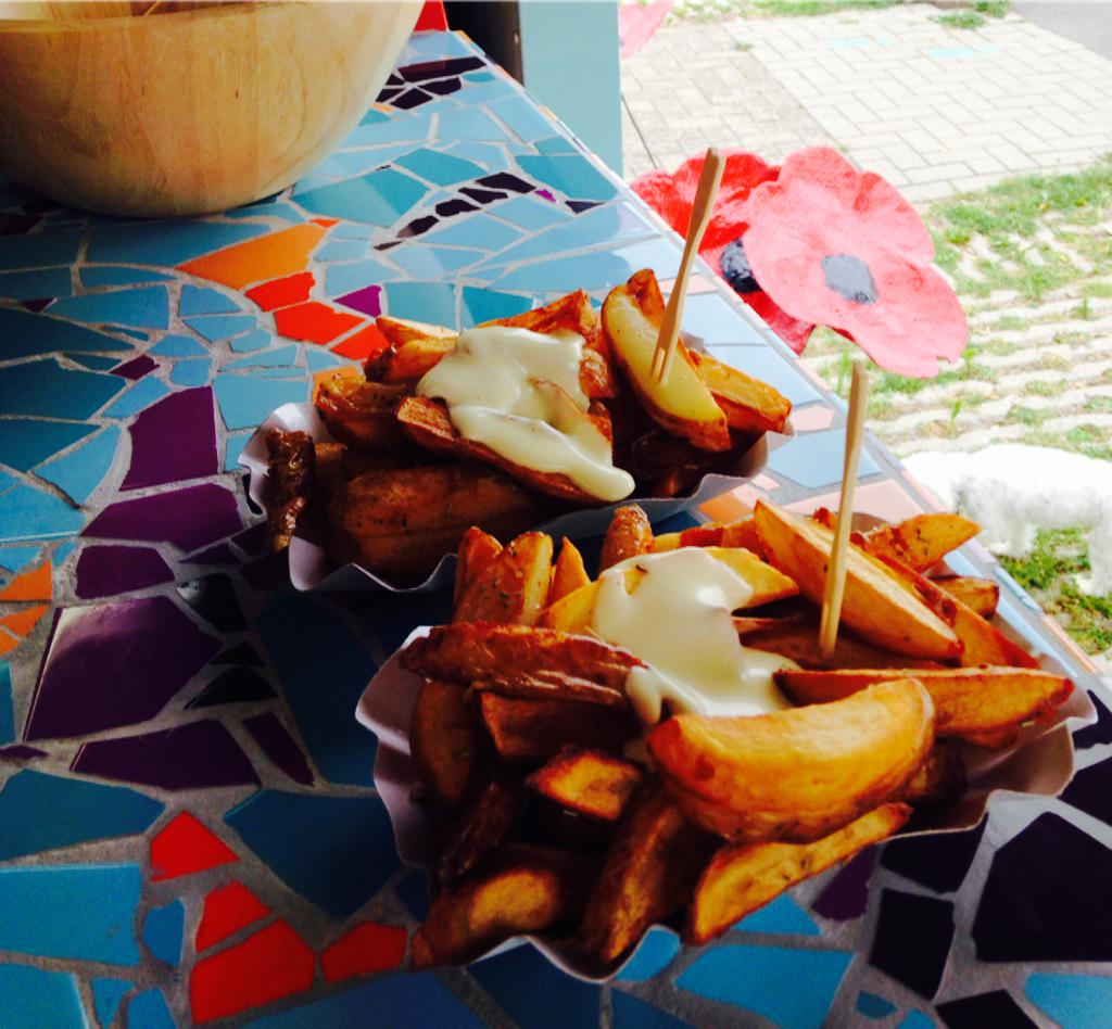 rivercafewijhe's tweet photo. Verse gesneden friet van de Bio aardappels van boer Herman Menkveld http://t.co/QwGX87Jj4e
