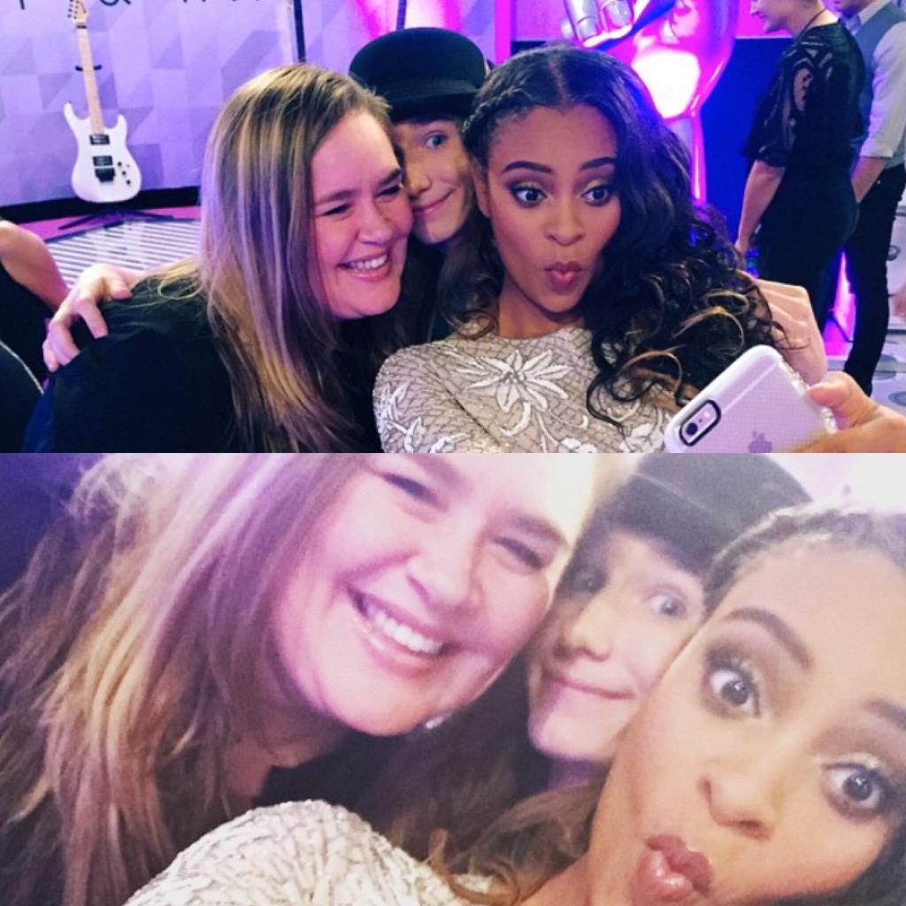 Selfie time with their vocal coach <a href="/SawyerFrdrx/">Sawyer Fredericks</a> <a href="/KorynHawthorne/">Koryn Hawthorne</a> <a href="/trelawnyrose/">Trelawny Rose</a> 😊✌🏼️😊