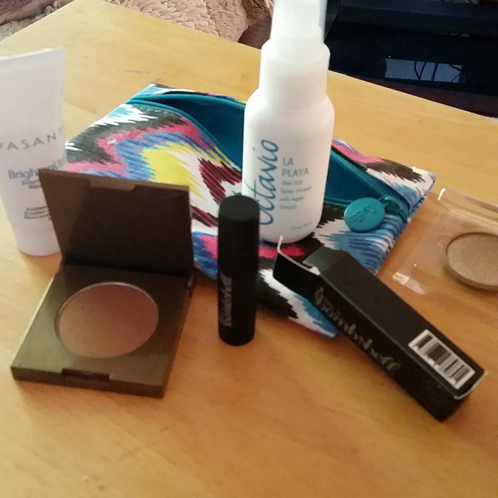 thefloweringdia's tweet photo. Only a few more hours 2 get your Glam Bag without the wait. Get in on it now: https://t.co/G3lMA8Ms5L #myjulyglambag http://t.co/I87ZEWIhhF