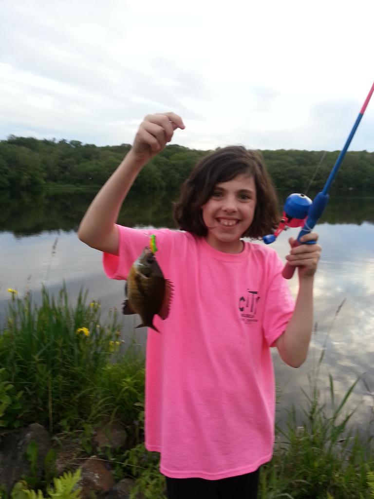 Lehanephoto's tweet photo. Nina caught a bluegill #fishing http://t.co/lziqnHNOkc
