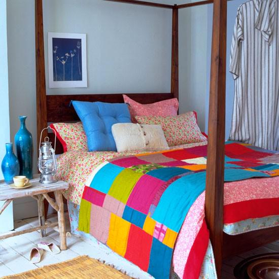 housetohome's tweet image. In this colourful bedroom, a vibrant patchwork bedspread creates a boho look! Find out more...goo.gl/VUBXhF