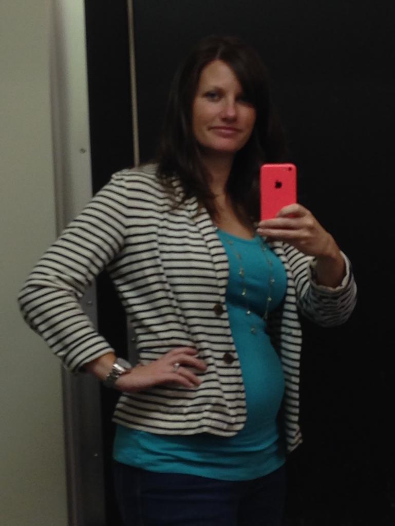 MegLuttrotto's tweet image. #bumpday #firstbump