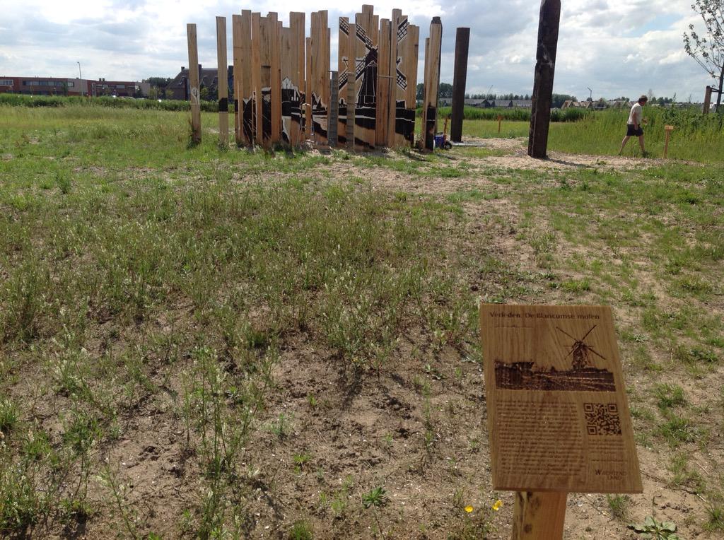 QR-paaltjes geplaatst bij 't Tussenom op #WachtendLand in #Blaricummermeent. Mooi werk!
