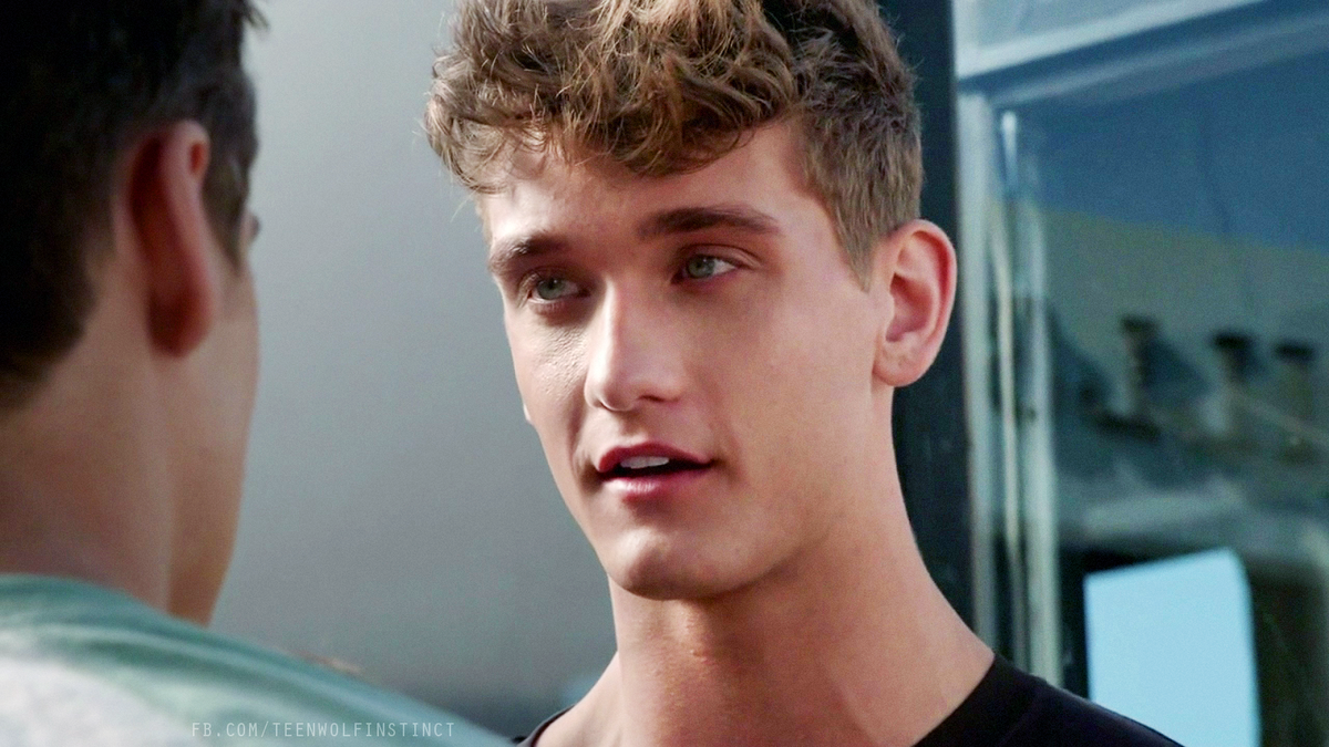 WHICHONEx's tweet photo. RT ═ Liam Dunbar.
FAV ═ Brett Talbot. http://t.co/tSYMtEiEjy