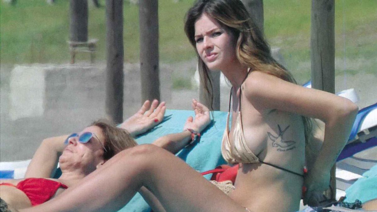 "Bisbal, lo que te perdiste: sol, topless y micro-bikini, el álbum más...