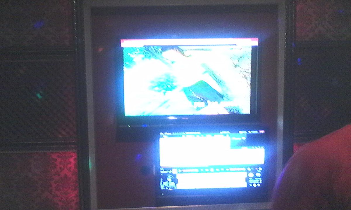 Acara malam nich karaoke perpisahan temen...hits master piace....