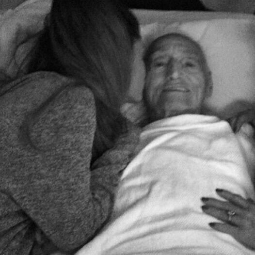 Ariana Grande tweet media
