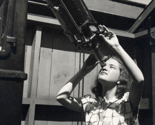 brainpickings's tweet photo. Pioneering astronomer Vera Rubin, who is 87 today, on science, stereotypes, and success http://t.co/5gmhWHoLFb http://t.co/ZKfAejtM2K