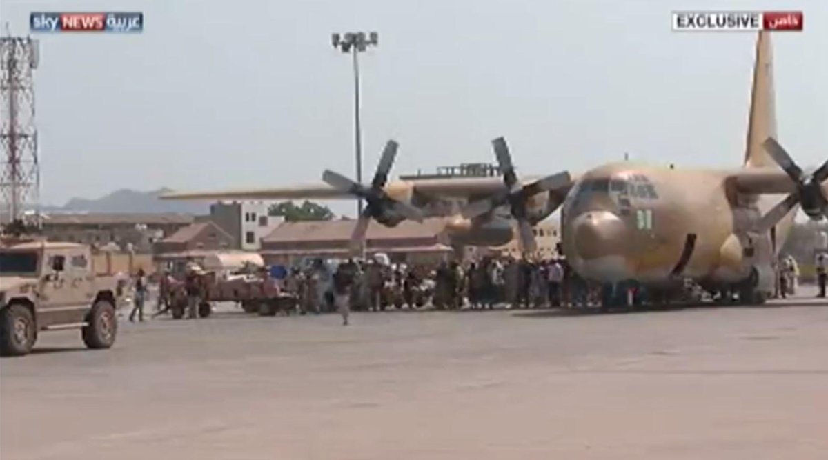 الحوثيون يواصلون تراجعهم في عدن وقوات هادي تُسيطر بعد المطار على الميناء CKhrOP3WgAAI6TK