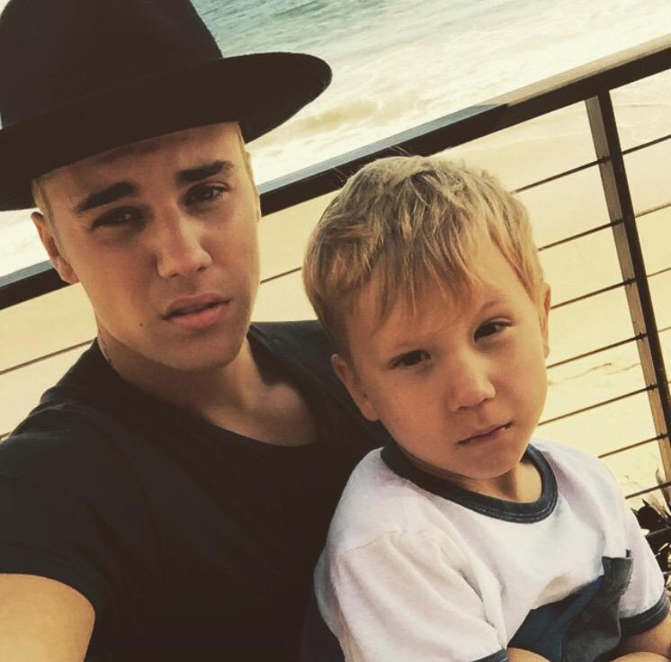 TypoweBravo's tweet photo. JUSTIN HORAN MA SYNA!!!!!POTWIERDZONE!!!KIM JEST MATKA???FANI SĄ W SZOKU!!! http://t.co/TCQHPEz22V
