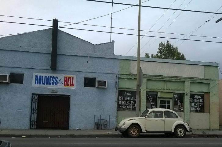 KOrendor's tweet photo. I call it: Blue building with yellow bug.
#cityscape #photography #iliveLA http://t.co/rlZZid3UBW