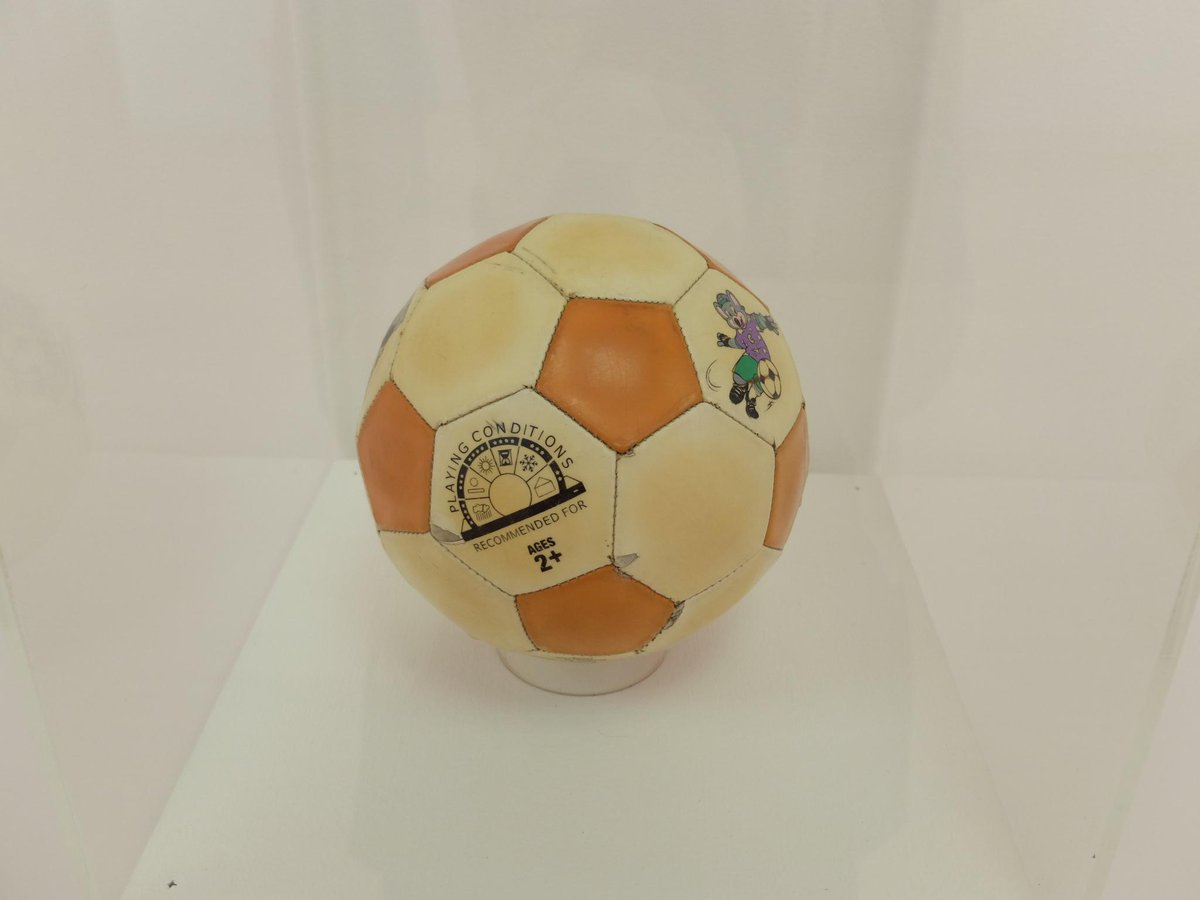 SchuylkillArt's tweet photo. This ball traveled Schuylkill River to @SchuylkillCtr, thanks to artist @artintheopen Sandy Sorlien. See it thru 7/25 http://t.co/VRdx9JWayU