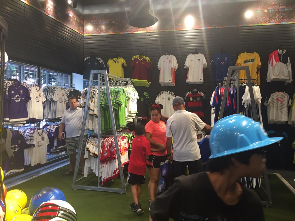 pelesoccershop tweet picture