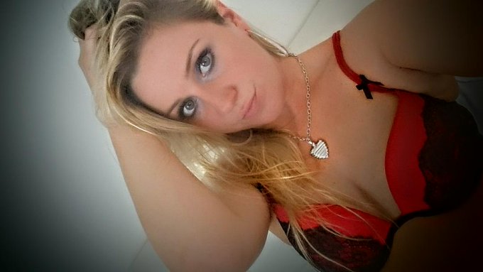 Wer nochmal Saft ablassen will ;) ab in mein Livechat :) http://t.co/mOTREPaRXP http://t.co/zqbu238j<a href="/tag/camgirl"class="tags"><span>#camgirl</span></a><a href="/tag/amateursex"class="tags"><span>#amateursex</span></a><a href="/tag/camsex"class="tags"><span>#camsex</span></a>