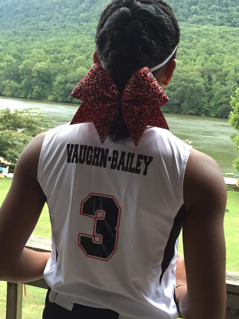 hvaughn33's tweet photo. Countdown to game time....... #NextLevel12UElite #findaway #Tiebow3 ❤️⚫️ http://t.co/pgqhFI3PrX