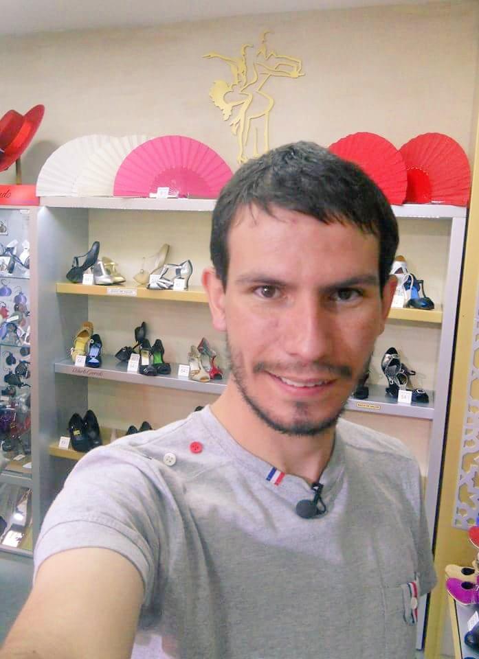 AportaRenzo's tweet photo. Recordando @DescendientesCS #Descendientes5 #Sevilla
#MomentosDescendientes http://t.co/4wmgl0eieZ