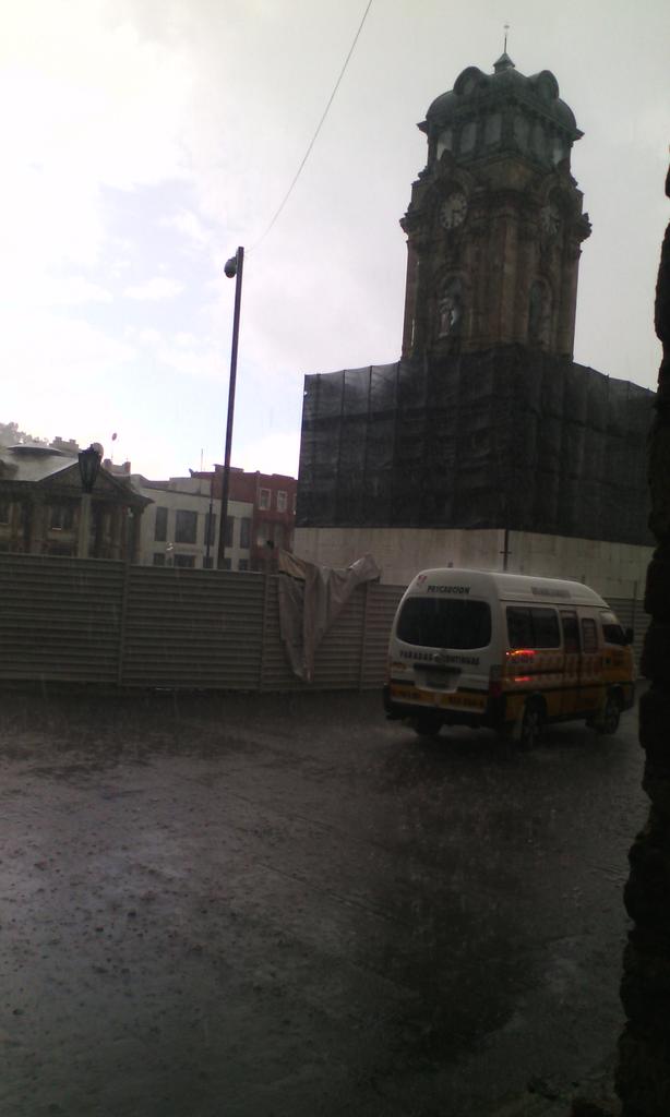 malincheLc's tweet photo. Otra del aguacero frío #Pachuca http://t.co/1xpKi7wPzc