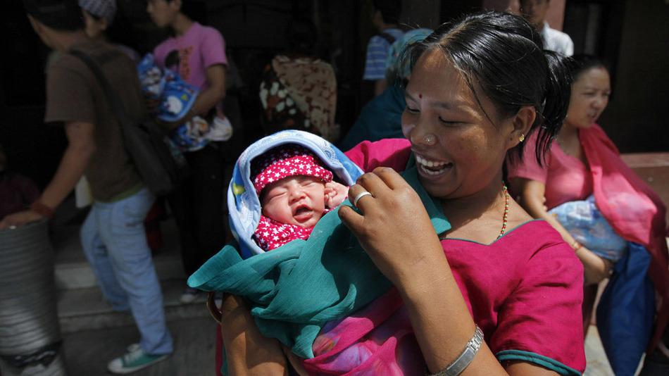 mashable's tweet image. 5 meaningful ways to help the world's mothers on #BumpDay on.mash.to/1gOV0ed