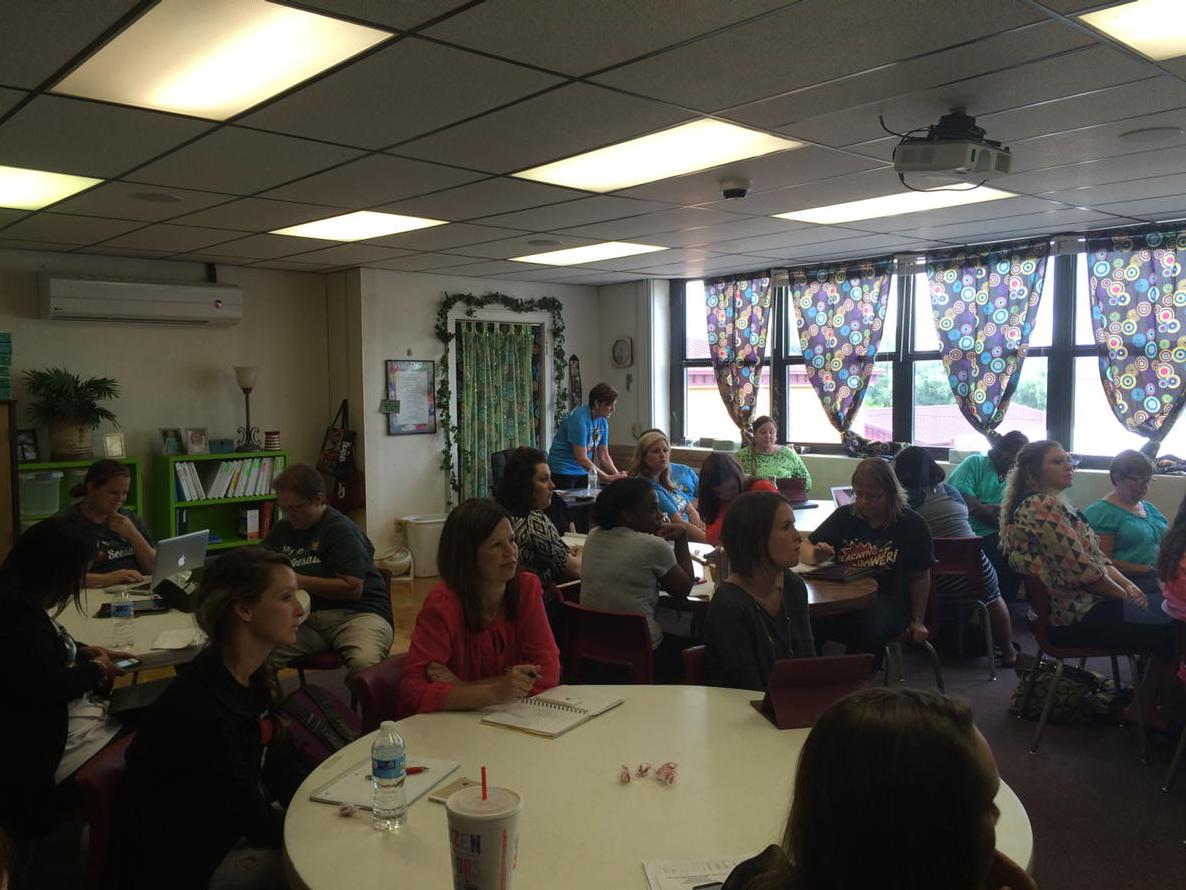 kevin_hime's tweet photo. #recharge15 @MrsHime presenting on communication #cpsreds #oklaed http://t.co/STflkJoTTb