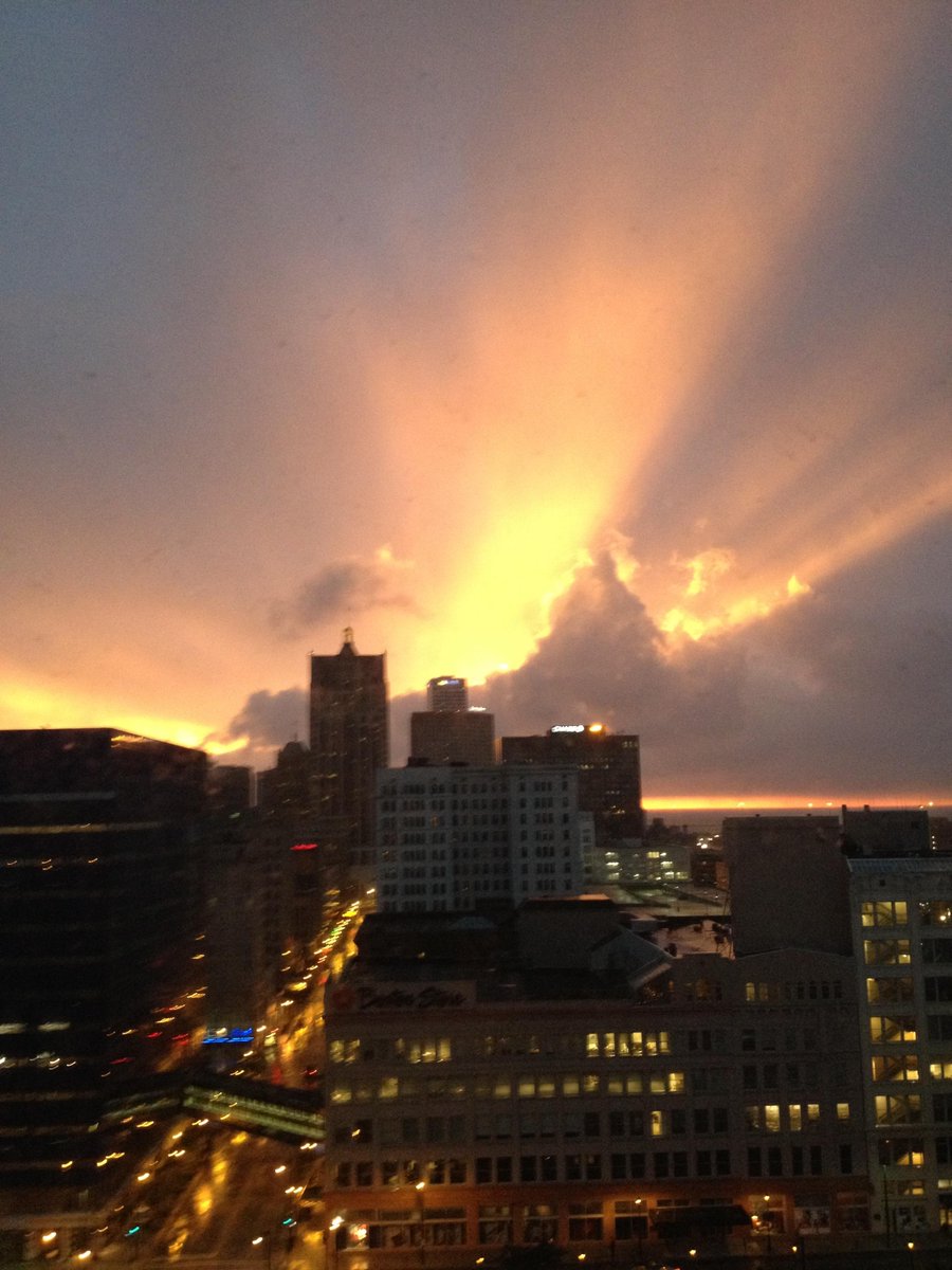 CFMHLLC's tweet image. Property on 51 and North were working on in Milwaukee.
#RealEstate #CFMH #AlmostDone