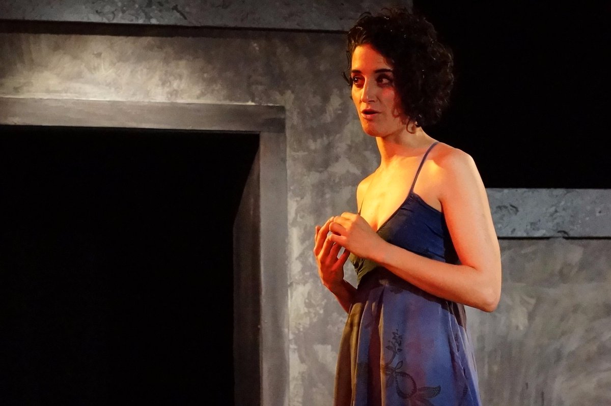 pghcitypaper.com/pittsburgh/med…

Review from <a href="/PGHCityPaper/">Pittsburgh City Paper</a>. Medea runs through Sat. night! #swearbythegods <a href="/lvpgh/">Lawrenceville Corp</a> #pghtheatre