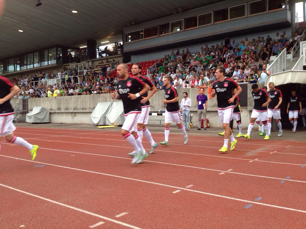 #Ajax begint aan de warming up. Nog een halfuur voor de kick off van #saiaja!