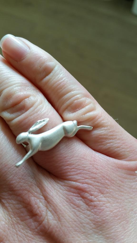 HelainaSharpley's tweet photo. So pleased with my new @EileenGatt ring (a present to myself from @ArtinAction1 )😊 http://t.co/2IFnwckxO3
