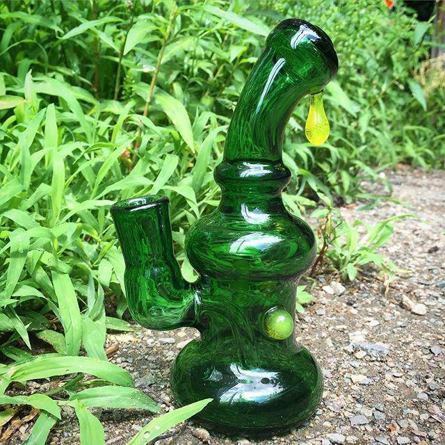 weedpraylove's tweet image. The Conformer
New rig for my #bernglass wholesale line
#rigsofig #new #conformer #drip #lemondrop #tmglass #berngal…
