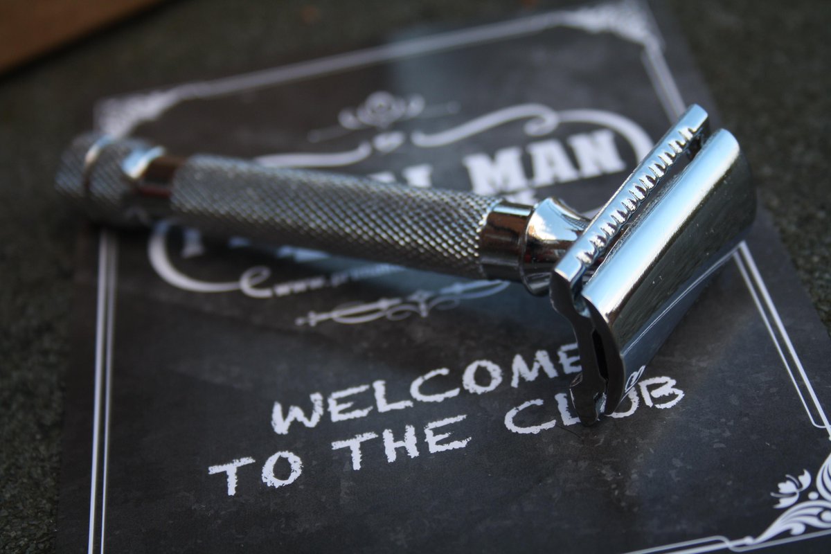 beautykinguk's tweet photo. I've gone a bit primal with my @Primalmanshave Shaving Box at http://t.co/AhMMdqcIfx #bbloggers #malegrooming #shave http://t.co/aBE5UP4sIF
