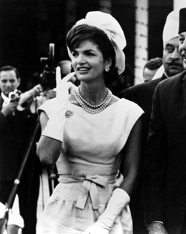 \"Walk like you have three men walking behind you\" - Oscar de la Renta.
¡Happy Birthday Oscar!  