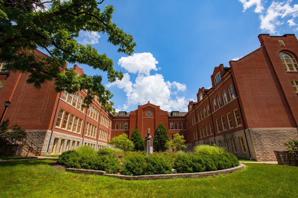 ConnorPMoriarty's tweet photo. Went out yesterday for some classic campus shooting. Loving this weather! #finally #NoRain #miamioh @MiamiUniversity http://t.co/mjtyHViA9k