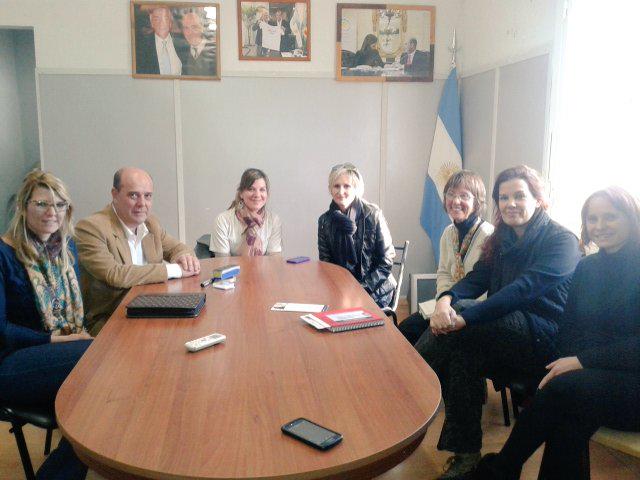 Maia_Leiva's tweet photo. Con @gustavotraverso y la candidata a concejal #OlgaPrieto reunidos con representantes de la #ComisariaDeLaMujer http://t.co/Q5h95TJwHh