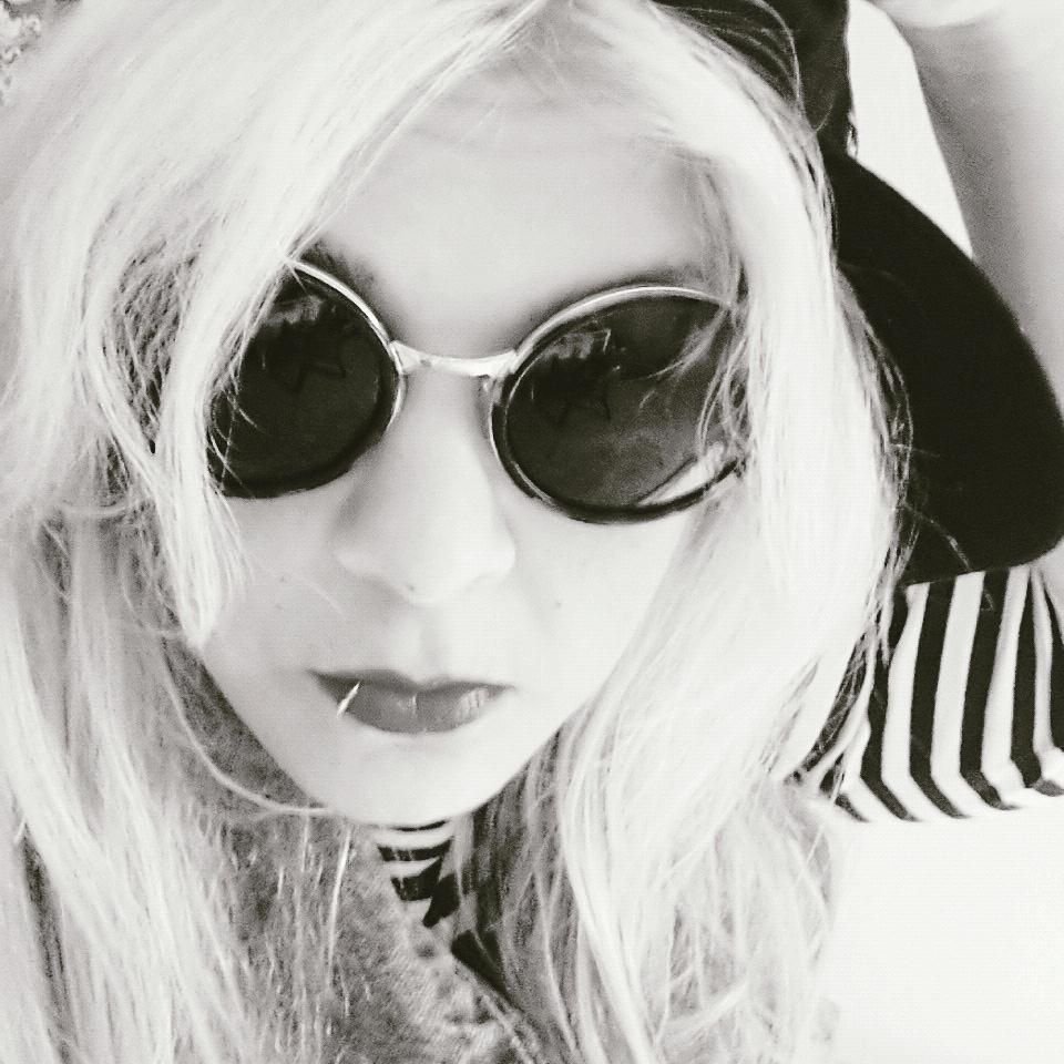 NevillesWitch11's tweet photo. Follow me on Instagram xXx #selfie #indieglam #indierock #girl #Instagram https://t.co/5guO7E6hTe http://t.co/v0rFzVAXMQ