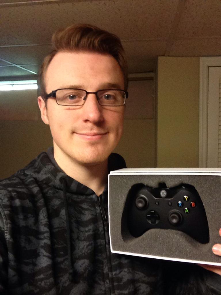 Potthoff's tweet image. RT and Follow to win a new @ScufGaming controller. Winner will be picked on August 3rd when I get back from Gfinity.