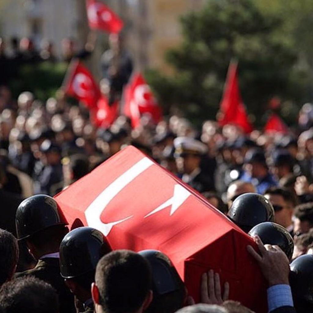 Şehit Polislerimize Allahtan rahmet Kederli ailelerine sabır diliyorum ...😔