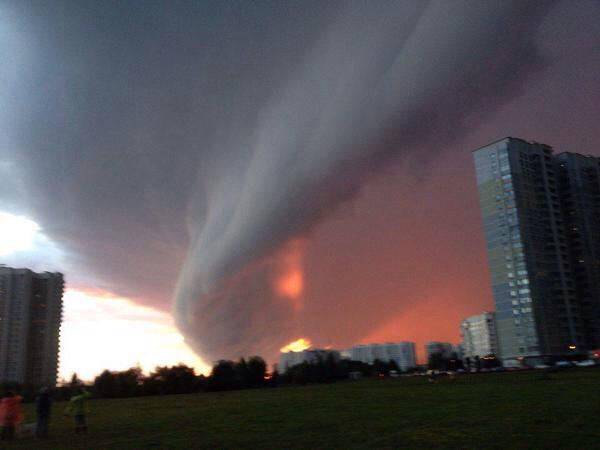 za_znayka's tweet photo. Москва сегодня. http://t.co/VKPt88KoEz