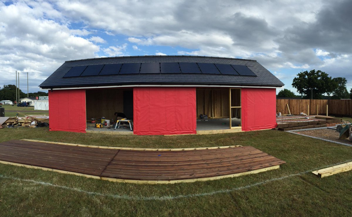 ElliottBrothers's tweet photo. Things are progressing well at the @NewForestShow, end of Day 3 and we now have a roof on our house http://t.co/KloN2Kb95Q