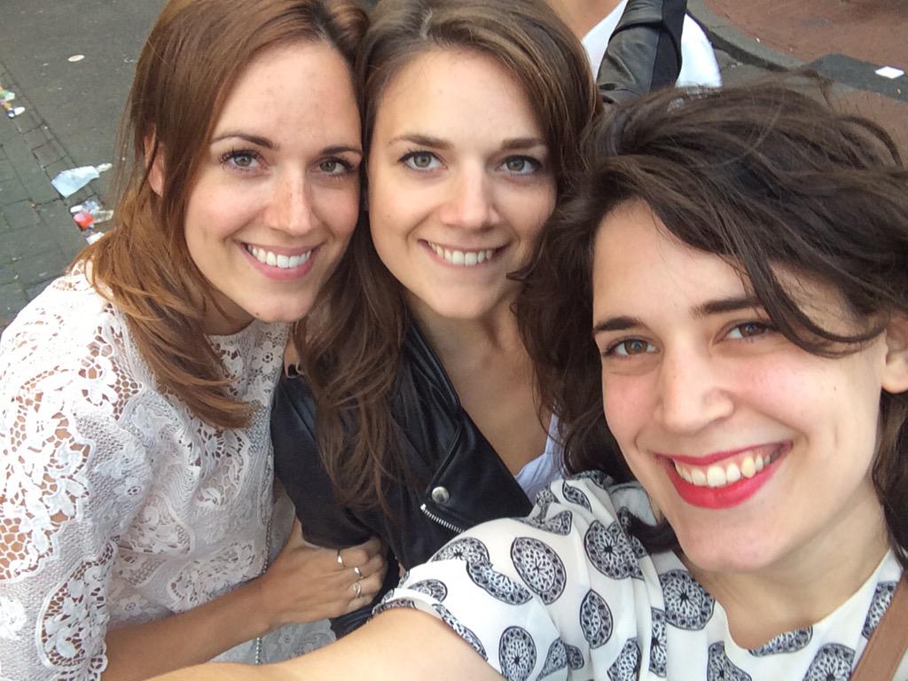 MalouGeurts's tweet photo. Zussen bij de zomerfeesten! #4DF http://t.co/5ZkQZnt2Pt