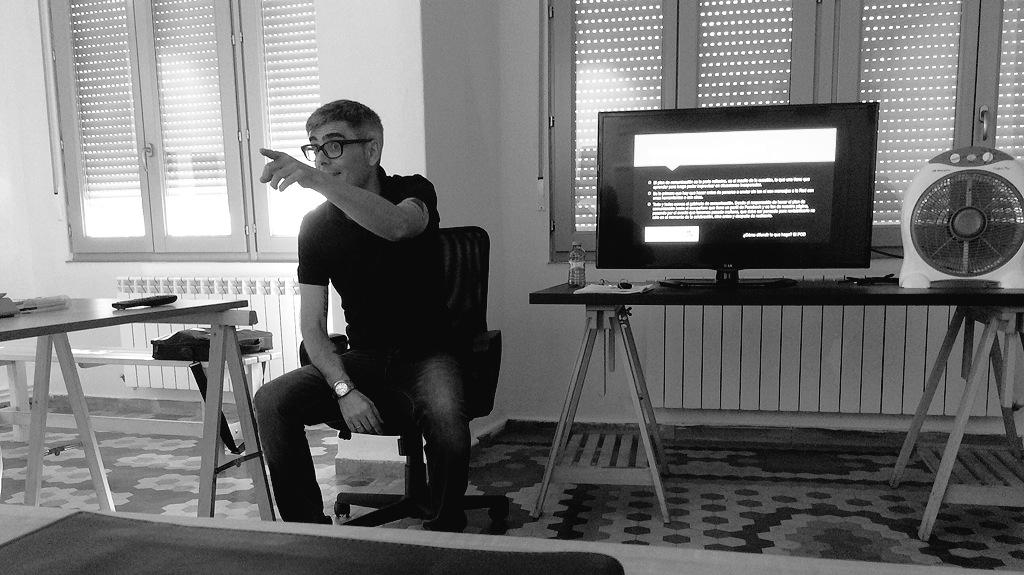 MarcaSalamanca's tweet photo. Genial primer día del curso de Plan de Comunicación Digital en @ARTyCOworking con @carlos_disfruta gran comunicador http://t.co/PXF4CtSouY