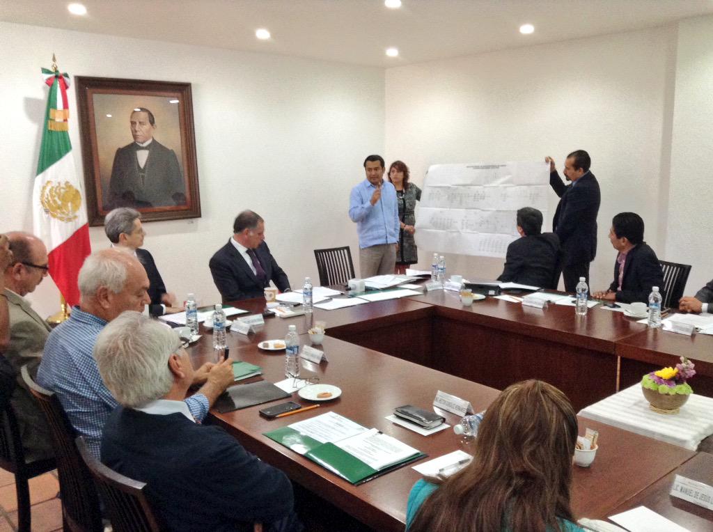 GabinoCue's tweet photo. Presentación y autorización de la Estructura Orgánica del nuevo órgano educativo, @IEEPOGobOax #ReformaEducativa. http://t.co/yLb0bCbMRd