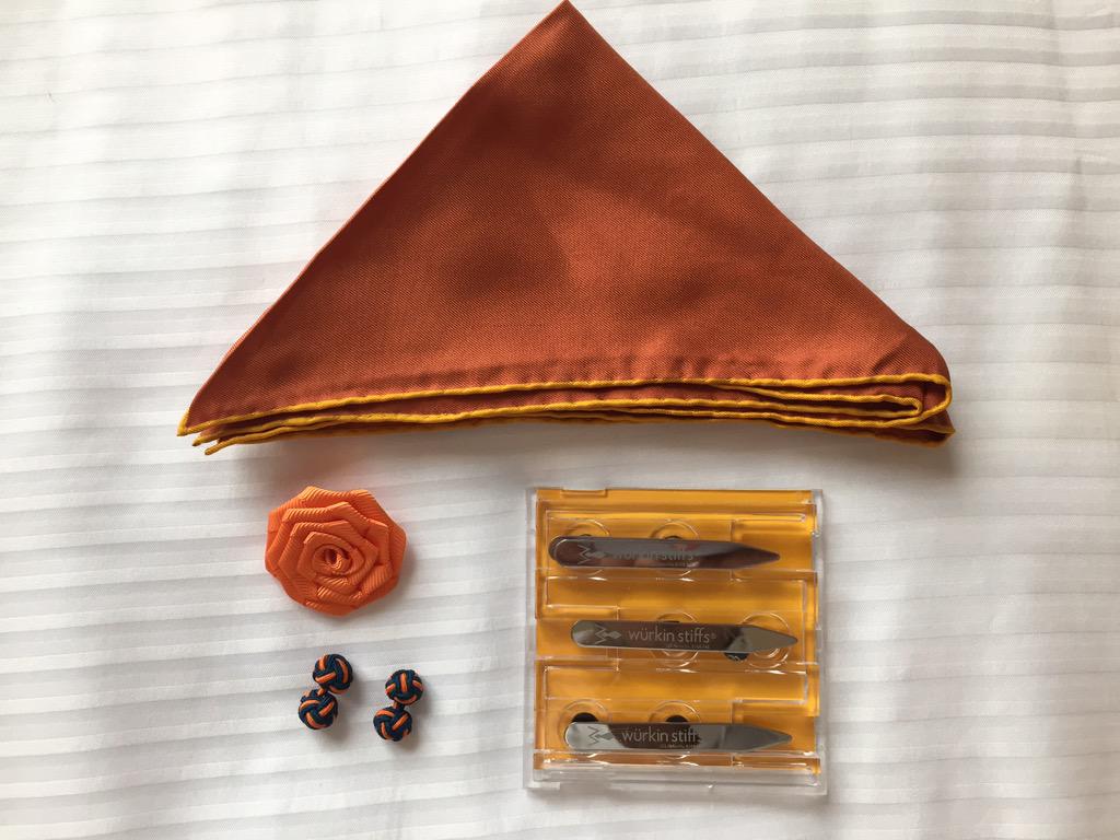 RodolfoLanderos's tweet photo. Vamos con accesorios @wurkinstiffsmx naranja para la transmisión desde el Georgia Dome. ¡Fantásticos! #LordLanderos http://t.co/1hah5S7LeN